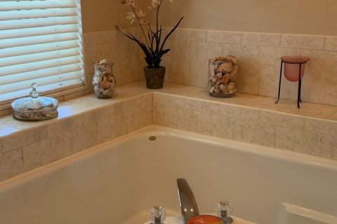 House in Port St. Lucie, Florida 4 bedrooms, 185.06 sq.m. № 2082985 - photo 20