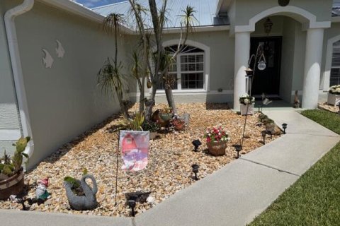 House in Port St. Lucie, Florida 4 bedrooms, 185.06 sq.m. № 2082985 - photo 4