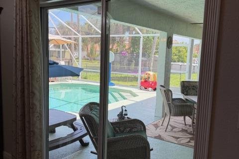 House in Port St. Lucie, Florida 4 bedrooms, 185.06 sq.m. № 2082985 - photo 26