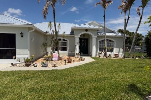 House in Port St. Lucie, Florida 4 bedrooms, 185.06 sq.m. № 2082985 - photo 2