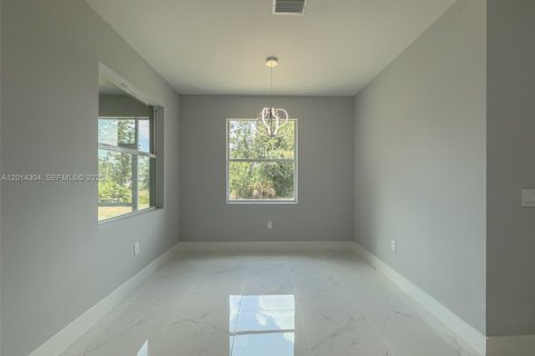 House in Lehigh Acres, Florida 3 bedrooms, 159.51 sq.m. № 2076100 - photo 8