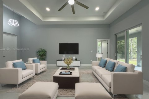 House in Lehigh Acres, Florida 3 bedrooms, 159.51 sq.m. № 2076100 - photo 11