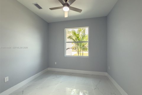 House in Lehigh Acres, Florida 3 bedrooms, 159.51 sq.m. № 2076100 - photo 24