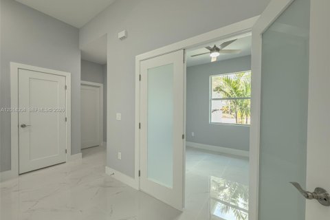 House in Lehigh Acres, Florida 3 bedrooms, 159.51 sq.m. № 2076100 - photo 23