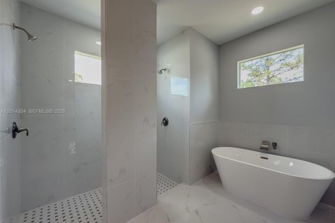 House in Lehigh Acres, Florida 3 bedrooms, 159.51 sq.m. № 2076100 - photo 16