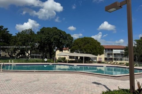 Condo in Pembroke Pines, Florida, 1 bedroom № 1954998 - photo 27