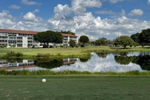 Condo in Pembroke Pines, Florida, 1 bedroom № 1954998 - photo 22