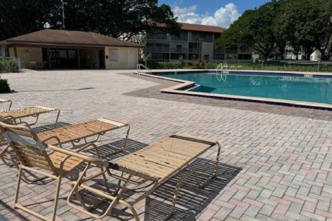 Condo in Pembroke Pines, Florida, 1 bedroom № 1954998 - photo 28