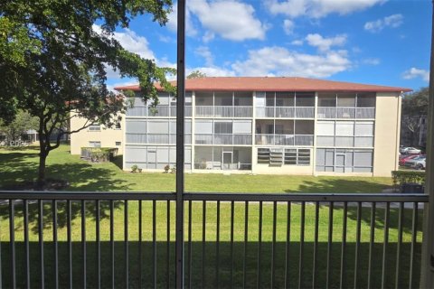Condo in Pembroke Pines, Florida, 1 bedroom № 1954998 - photo 24