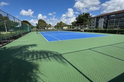 Condo in Pembroke Pines, Florida, 1 bedroom № 1954998 - photo 29