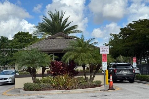 Copropriété à vendre à Pembroke Pines, Floride: 1 chambre, 75.34 m2 № 1954998 - photo 2