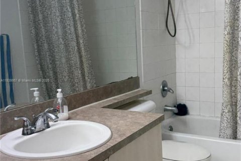 Copropriété à vendre à Pembroke Pines, Floride: 2 chambres, 98.29 m2 № 1858885 - photo 21