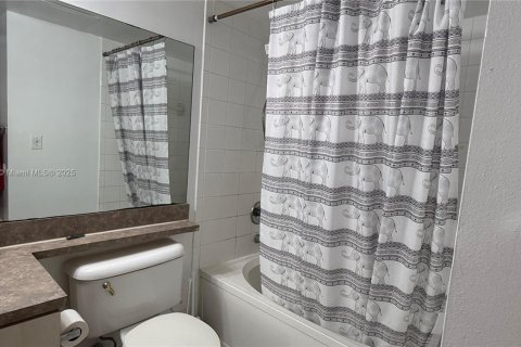 Copropriété à vendre à Pembroke Pines, Floride: 2 chambres, 98.29 m2 № 1858885 - photo 23