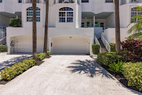 Townhouse in Jupiter, Florida 4 bedrooms, 297.84 sq.m. № 1952482 - photo 4