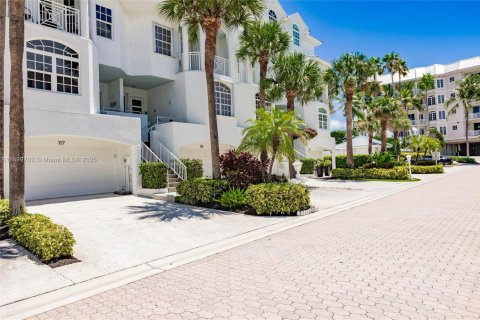 Townhouse in Jupiter, Florida 4 bedrooms, 297.84 sq.m. № 1952482 - photo 3
