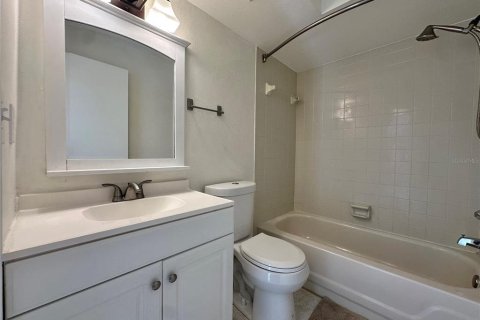 Condo in Palm Harbor, Florida, 2 bedrooms № 2217155 - photo 19