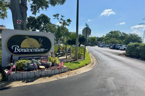 Condo in Palm Harbor, Florida, 2 bedrooms № 2217155 - photo 2