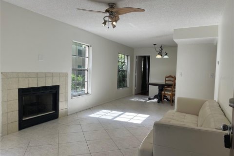 Condo in Palm Harbor, Florida, 2 bedrooms № 2217155 - photo 6