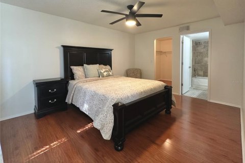 Condo in Palm Harbor, Florida, 2 bedrooms № 2217155 - photo 14