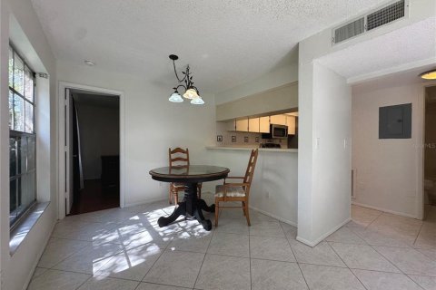 Condo in Palm Harbor, Florida, 2 bedrooms № 2217155 - photo 13