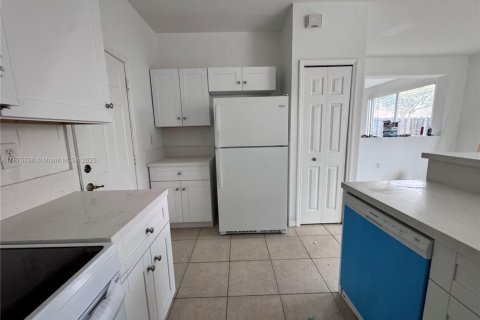 Townhouse in Homestead, Florida 4 bedrooms, 170.66 sq.m. № 1926890 - photo 6