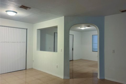 Townhouse in Homestead, Florida 4 bedrooms, 170.66 sq.m. № 1926890 - photo 13