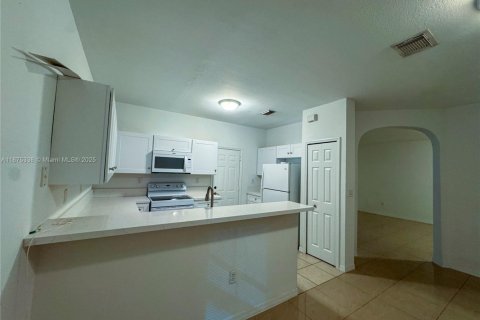 Townhouse in Homestead, Florida 4 bedrooms, 170.66 sq.m. № 1926890 - photo 18