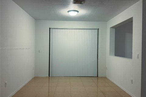 Townhouse in Homestead, Florida 4 bedrooms, 170.66 sq.m. № 1926890 - photo 14