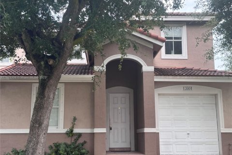 Townhouse in Homestead, Florida 4 bedrooms, 170.66 sq.m. № 1926890 - photo 1
