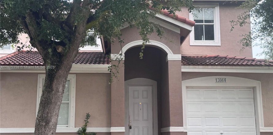 Townhouse in Homestead, Florida 4 bedrooms, 170.66 sq.m. № 1926890