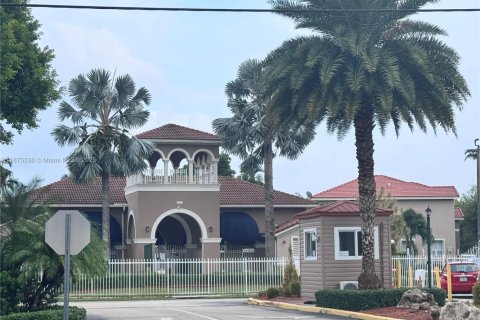 Townhouse in Homestead, Florida 4 bedrooms, 170.66 sq.m. № 1926890 - photo 2