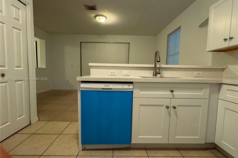 Townhouse in Homestead, Florida 4 bedrooms, 170.66 sq.m. № 1926890 - photo 12