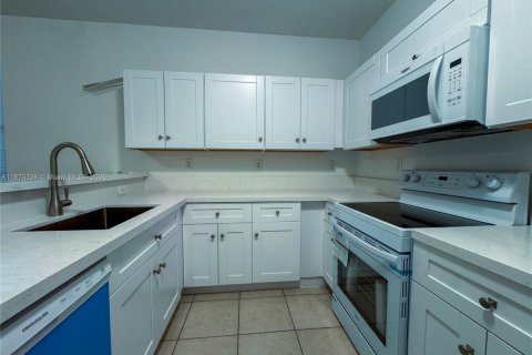 Townhouse in Homestead, Florida 4 bedrooms, 170.66 sq.m. № 1926890 - photo 15