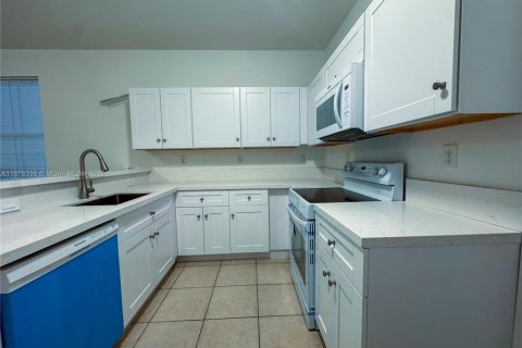 Townhouse in Homestead, Florida 4 bedrooms, 170.66 sq.m. № 1926890 - photo 16