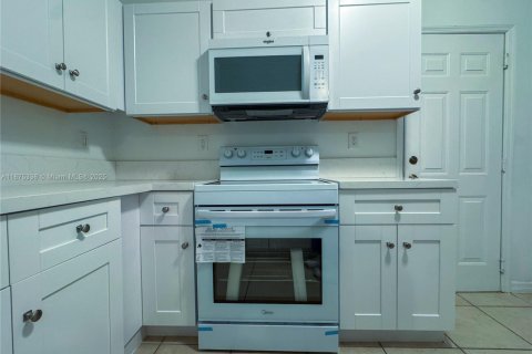 Townhouse in Homestead, Florida 4 bedrooms, 170.66 sq.m. № 1926890 - photo 11