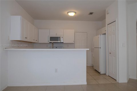 Townhouse in Homestead, Florida 4 bedrooms, 170.66 sq.m. № 1926890 - photo 23