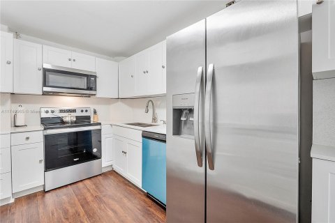 Condo in Miami Beach, Florida, 1 bedroom  № 2022683 - photo 7