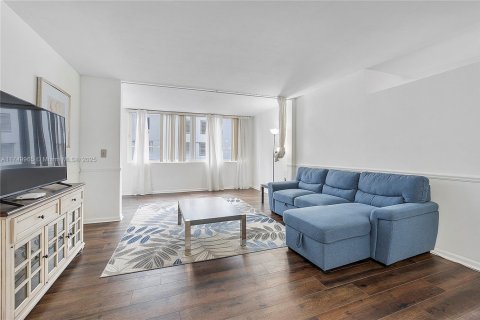 Condo in Miami Beach, Florida, 1 bedroom  № 2022683 - photo 10