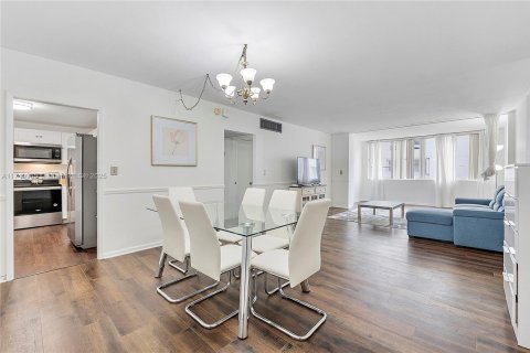 Condo in Miami Beach, Florida, 1 bedroom  № 2022683 - photo 6