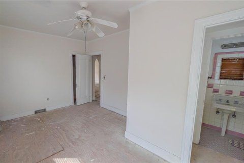 House in Saint Petersburg, Florida 4 bedrooms, 180.88 sq.m. № 2221917 - photo 10