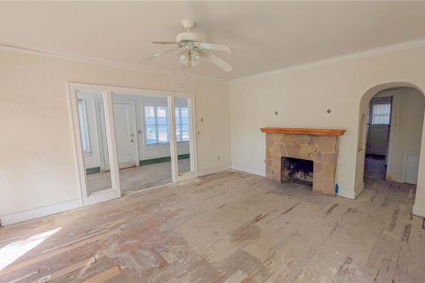 House in Saint Petersburg, Florida 4 bedrooms, 180.88 sq.m. № 2221917 - photo 7