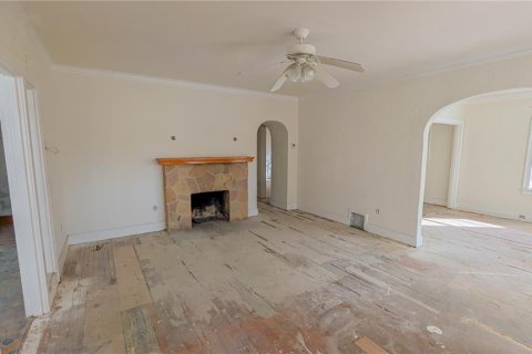 House in Saint Petersburg, Florida 4 bedrooms, 180.88 sq.m. № 2221917 - photo 2