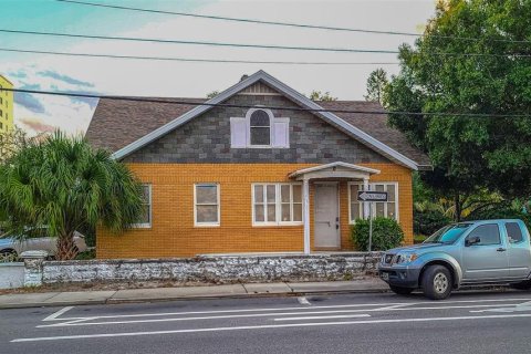 House in Saint Petersburg, Florida 4 bedrooms, 180.88 sq.m. № 2221917
