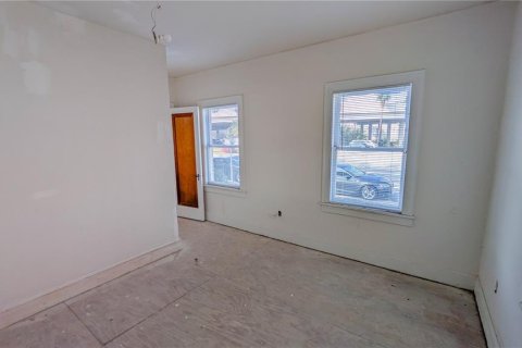 House in Saint Petersburg, Florida 4 bedrooms, 180.88 sq.m. № 2221917 - photo 27