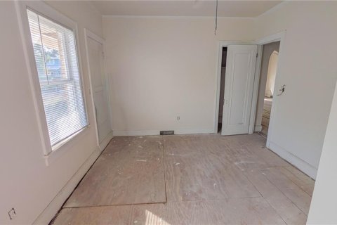 House in Saint Petersburg, Florida 4 bedrooms, 180.88 sq.m. № 2221917 - photo 14