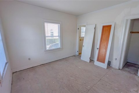 House in Saint Petersburg, Florida 4 bedrooms, 180.88 sq.m. № 2221917 - photo 21