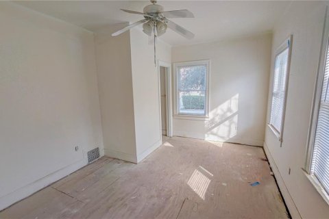 House in Saint Petersburg, Florida 4 bedrooms, 180.88 sq.m. № 2221917 - photo 9