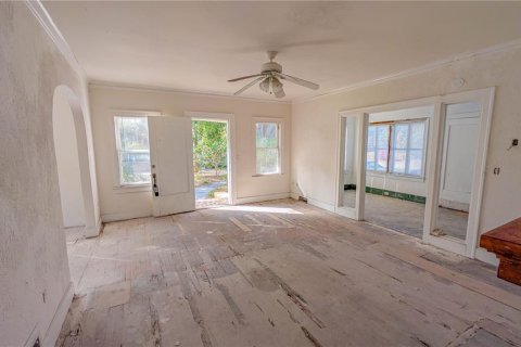 House in Saint Petersburg, Florida 4 bedrooms, 180.88 sq.m. № 2221917 - photo 15