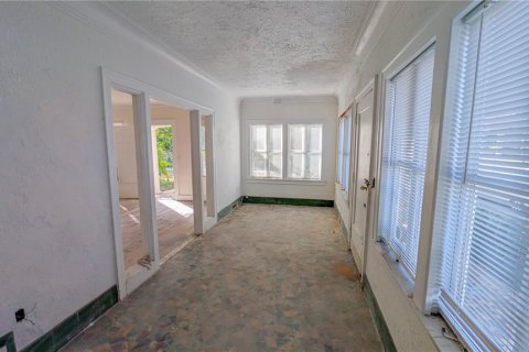 House in Saint Petersburg, Florida 4 bedrooms, 180.88 sq.m. № 2221917 - photo 28