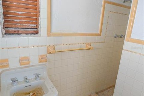 House in Saint Petersburg, Florida 4 bedrooms, 180.88 sq.m. № 2221917 - photo 22